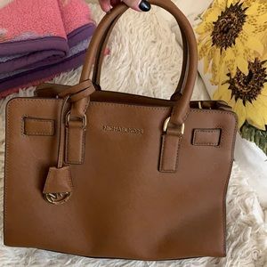 Michael kors crossbody